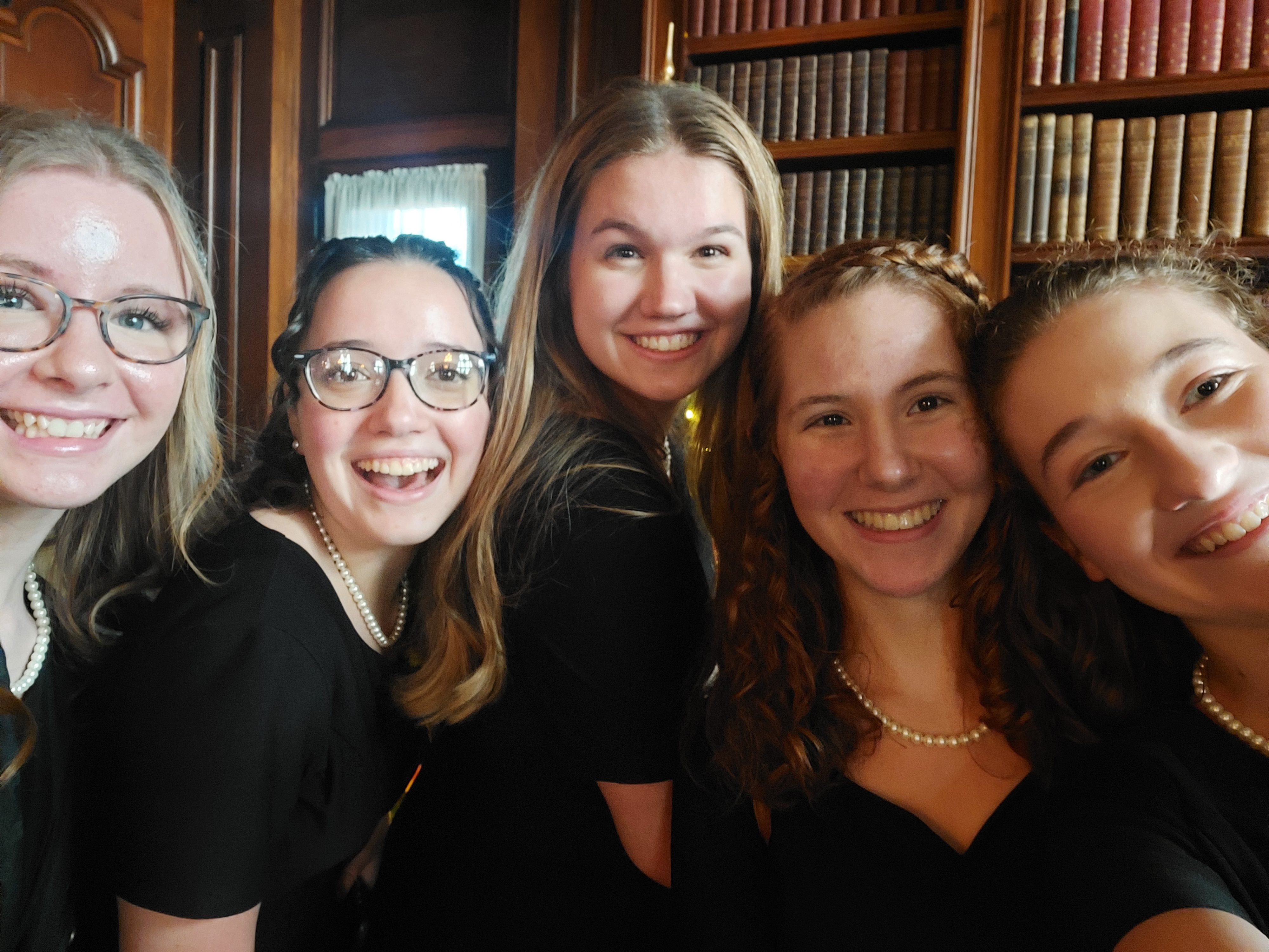 Highlands Youth Ensemble Biltmore Christmas Lily Carr Lily DeLong Jillian McCraw Addie McClintock Annelise Lugo