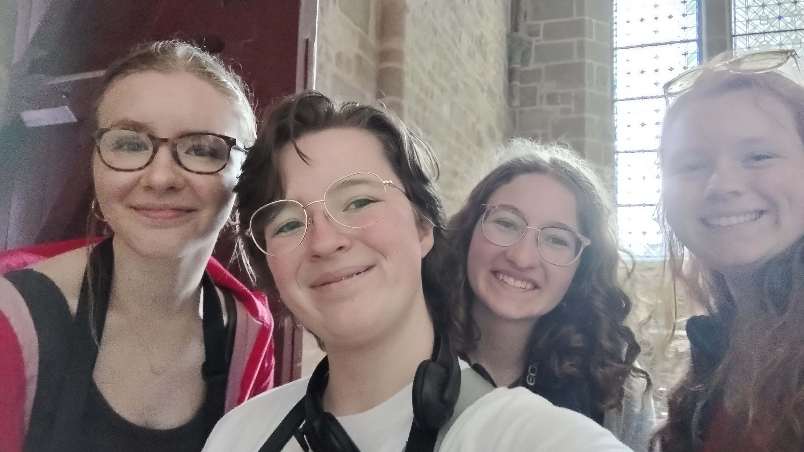 Highlands Youth Ensemble Allied Voices Tour France Mont Saint Michel Lily Carr, Madelaine Wentzel, Annelise Lugo, Tibby Darlington