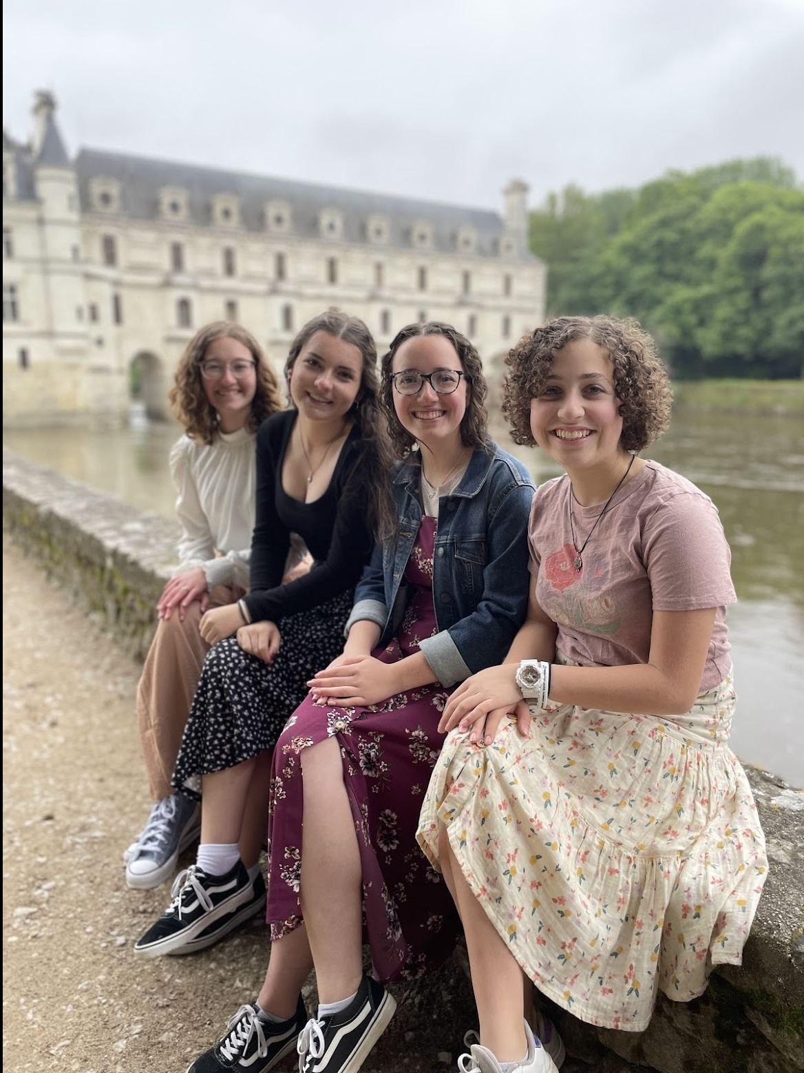 Highlands Youth Ensemble Allied Voices Tour France Chateau Annelise Lugo, Kayden Powers, Lily DeLong, Isabella Setian